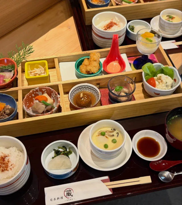 ・
【旬彩御膳】

旬の食材を少しずつ楽しんでいただけるよう
彩り豊かな小鉢をたくさんご用意いたしました。
季節ならではの味わいを、ひと皿ひと皿に込めています。

見た目も華やかな旬彩御膳を、ぜひゆっくりお楽しみください。

#日本料理蔵
#倉敷ランチ
#倉敷グルメ
#玉島ランチ
#玉島グルメ